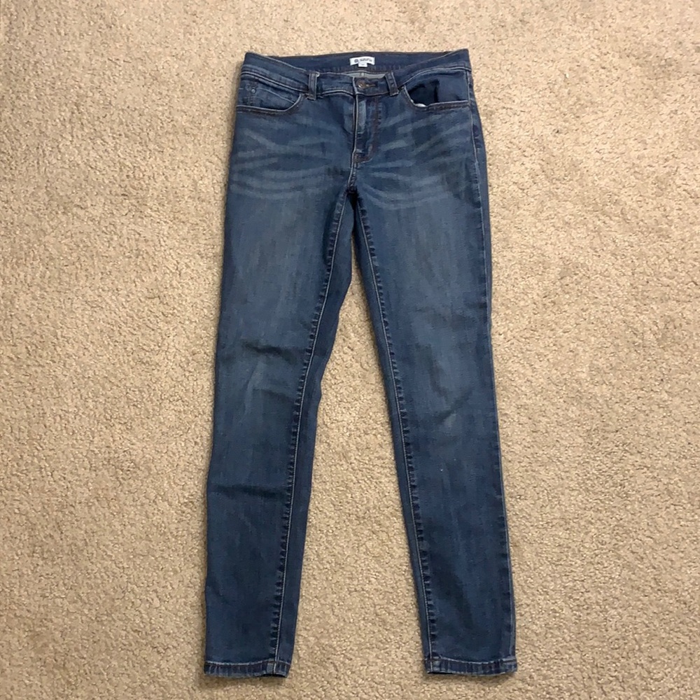 Low rise size 26 women’s jeans